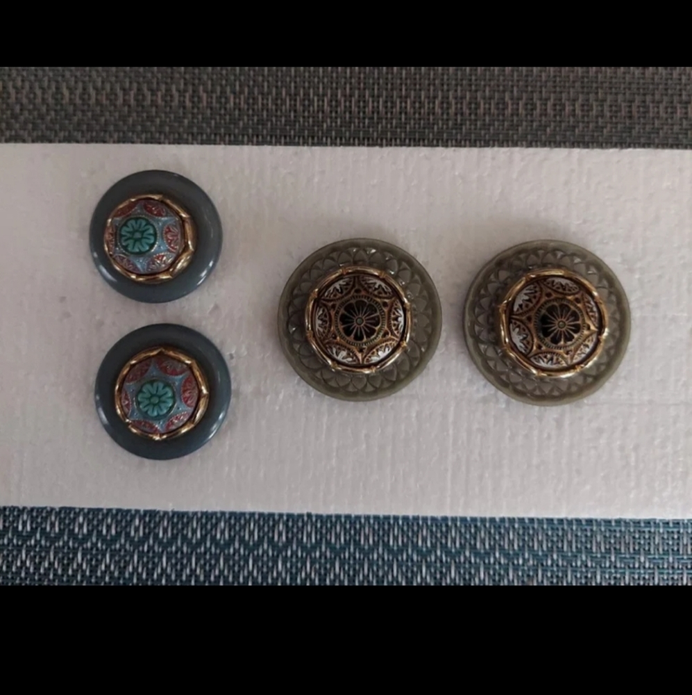 LIKE NEW! BOHO SOUTHWESTERN EMBOSSED PIERCED EARRINGS Mid-Century!